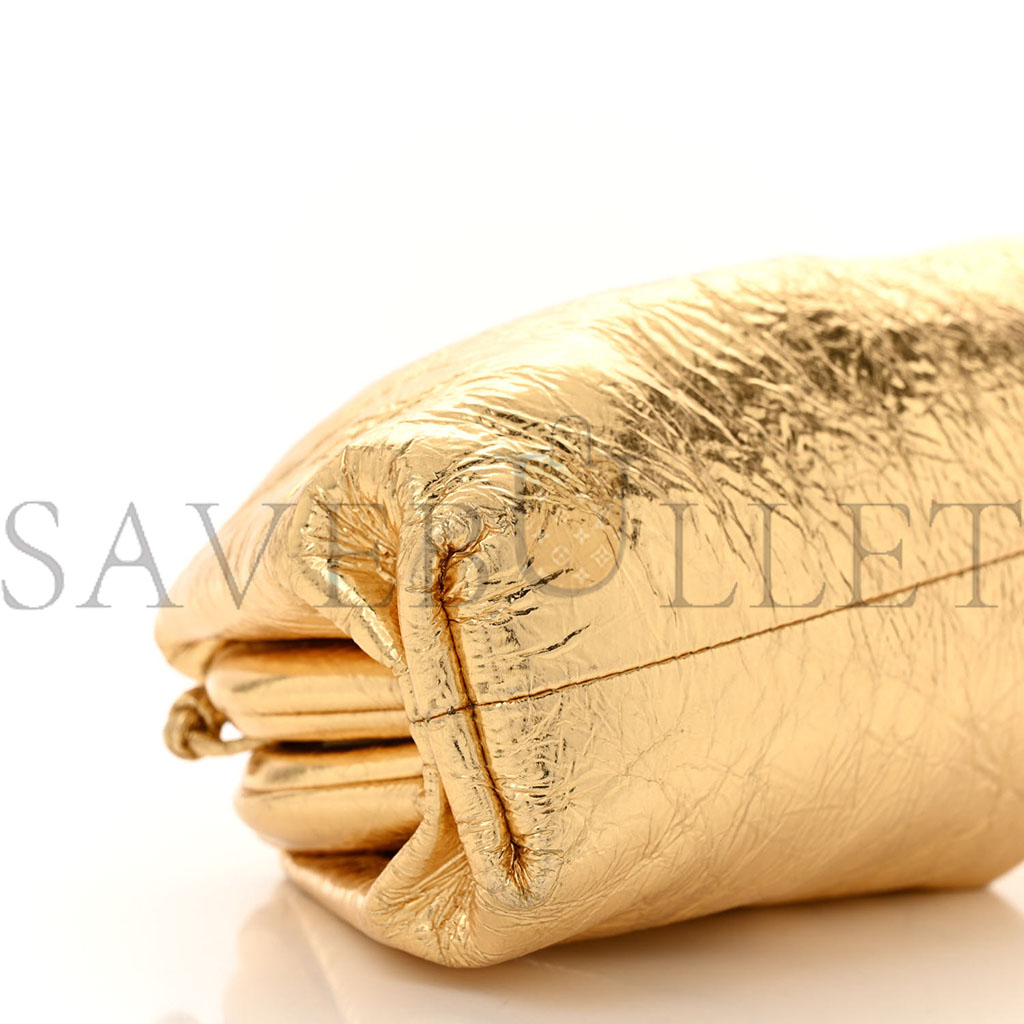 BOTTEGA VENETA METALLIC CRINKLED LAMBSKIN THE MINI POUCH ORO (22*12*6cm)